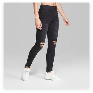 NWOT Black jean w/ distressed knee and angled hem